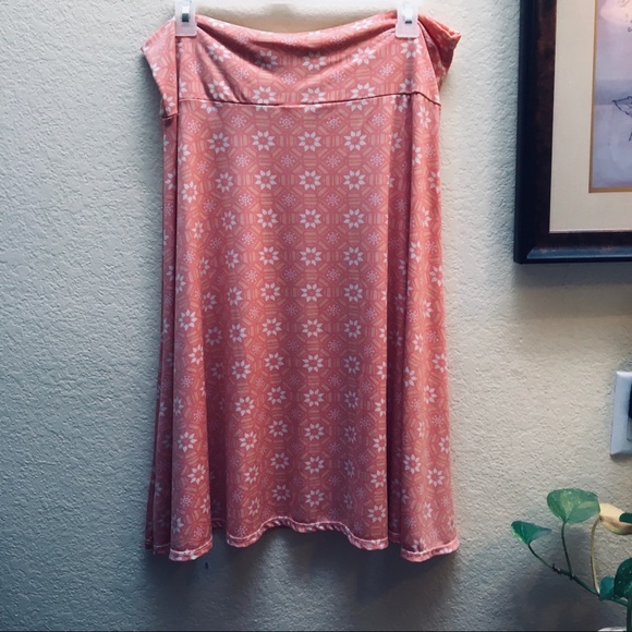 Lularoe XL - Picture 4 of 5